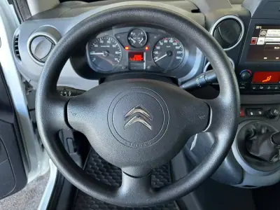 Citroën Berlingo 2016 - 12900 EUR, 101818 km - AUTO.MOTO.pt - 101818km - foto 14 de 27