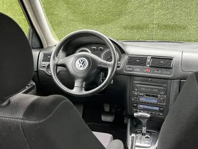 Volkswagen Golf 2002 - 5900 EUR, 257000 km - AUTO.MOTO.pt - 257000km - foto 11 de 21