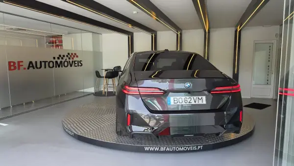 BMW i5 2024 - 52900 EUR, 41826 km - AUTO.MOTO.pt - 41826km - foto 17 de 55