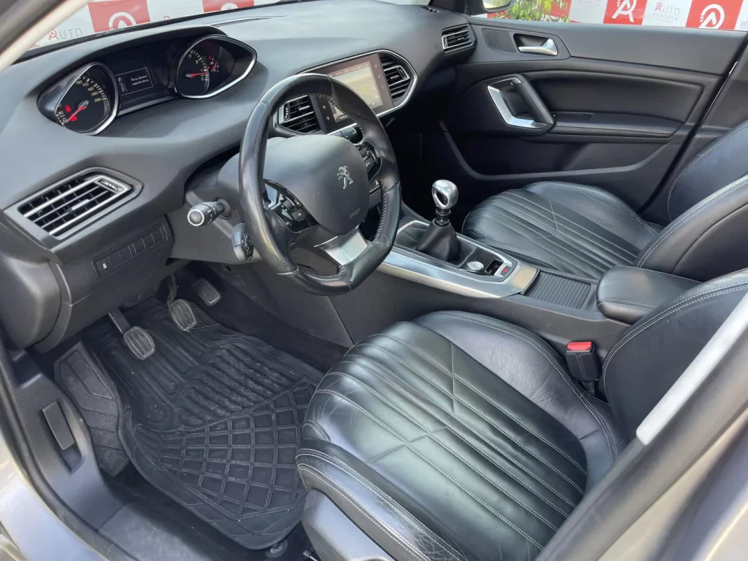 Peugeot 308 2014 - 12490 EUR, 143165 km - 143165km - foto 11 de 22