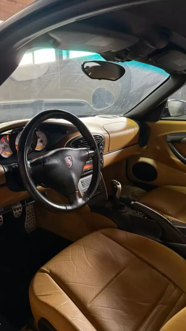 Porsche Boxster 2002 - 29000 EUR, 110000 km - AUTO.MOTO.pt - 110000km - foto 10 de 13