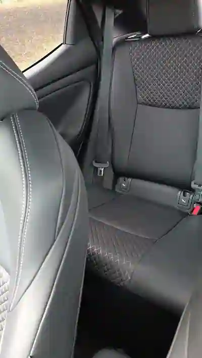 Toyota Yaris 2024 - 28000 EUR, 7870 km - AUTO.MOTO.pt - 7870km - foto 4 de 7