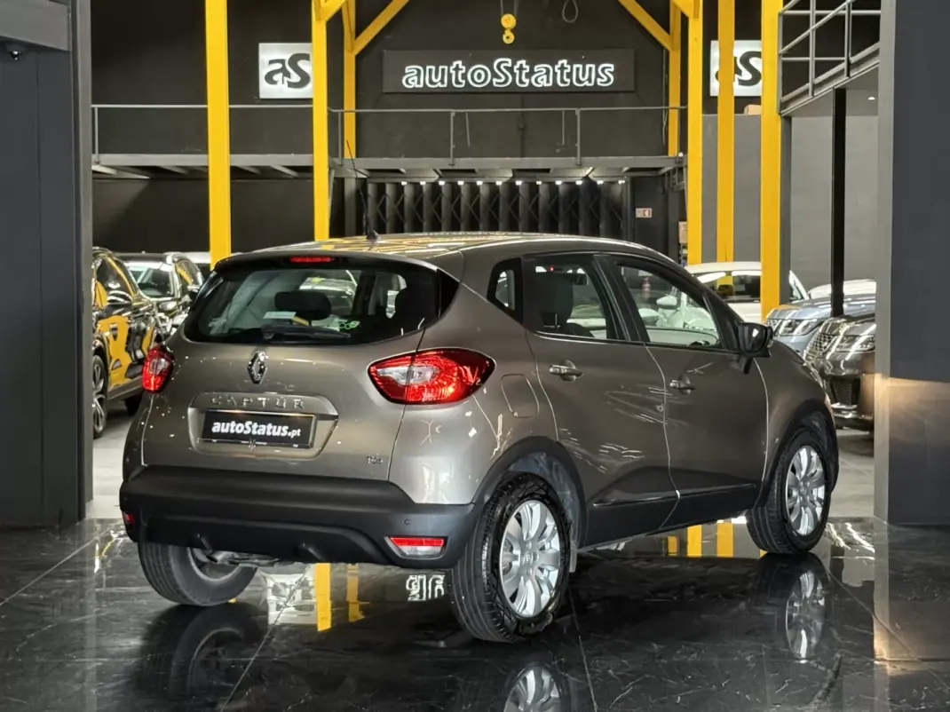 Renault Captur 2016 - 10990 EUR, 67180 km - AUTO.MOTO.pt - 67180km - foto 9 de 30