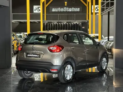 Renault Captur 2016 - 10990 EUR, 67180 km - AUTO.MOTO.pt - 67180km - foto 9 de 30