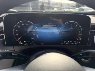 Mercedes-Benz E 300 2025 - 64500 EUR, 24000 km - AUTO.MOTO.pt - 24000km - foto 10 de 16