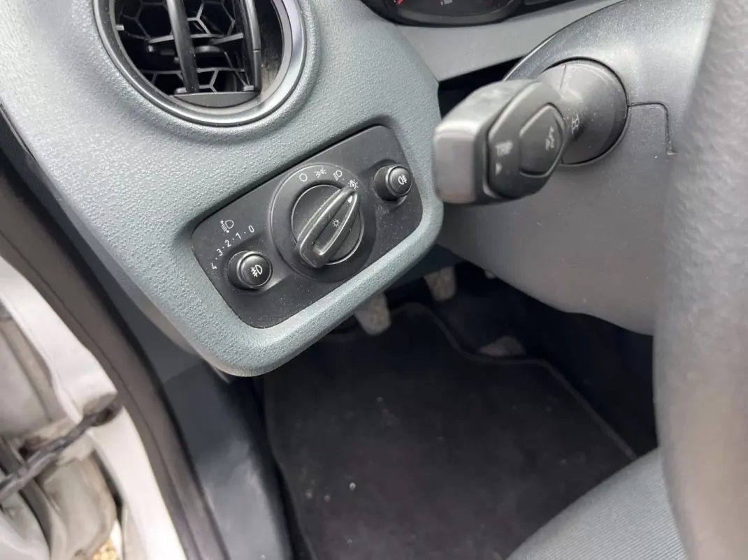 Ford Fiesta 1.4 TDCI 2010 - 4250 EUR, 260000 km - AUTO.MOTO.pt - 260000km - foto 9 de 16