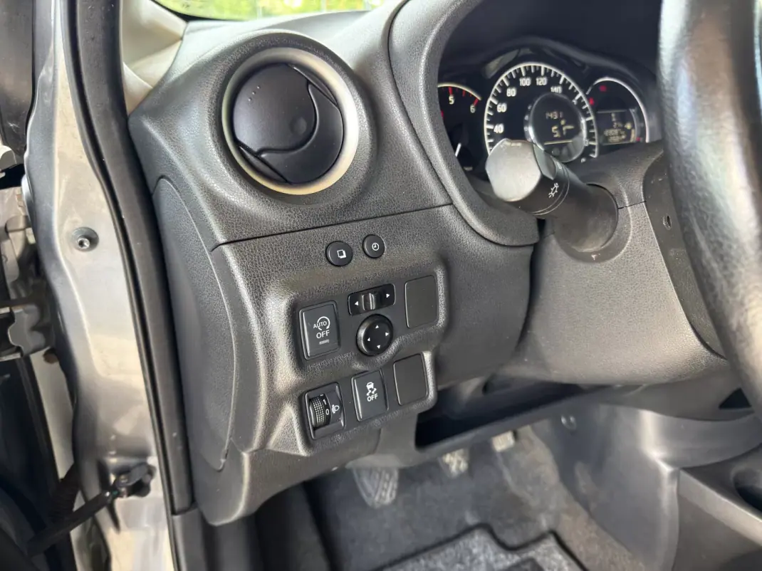 Nissan Note 2015 - 9250 EUR, 123087 km - AUTO.MOTO.pt - 123087km - foto 13 de 26