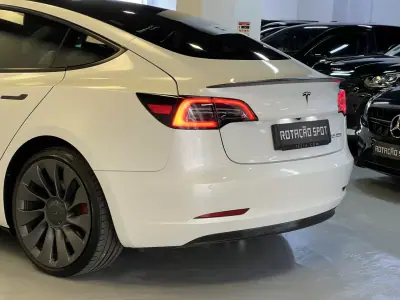 Tesla Model 3 2021 - 31990 EUR, 85000 km - AUTO.MOTO.pt - 85000km - foto 40 de 45