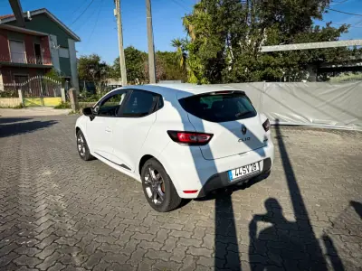 Renault Clio 2017 - 10500 EUR, 107000 km - AUTO.MOTO.pt - 107000km - foto 10 de 12