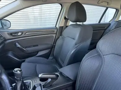 Renault Mégane Sport Tourer 2017 - 9900 EUR, 190000 km - AUTO.MOTO.pt - 190000km - foto 31 de 60