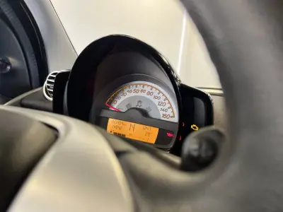 Smart ForTwo Coupé 2013 - 7990 EUR, 165000 km - AUTO.MOTO.pt - 165000km - foto 33 de 47