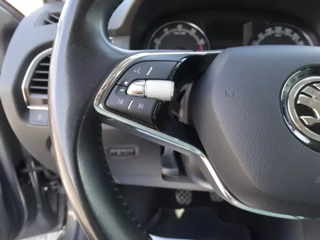Skoda Fabia Break 2022 - 14500 EUR, 56551 km - 56551km - foto 2 de 26