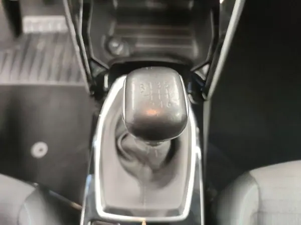 Peugeot 208 2023 - 14550 EUR, 98998 km - 98998km - foto 9 de 10