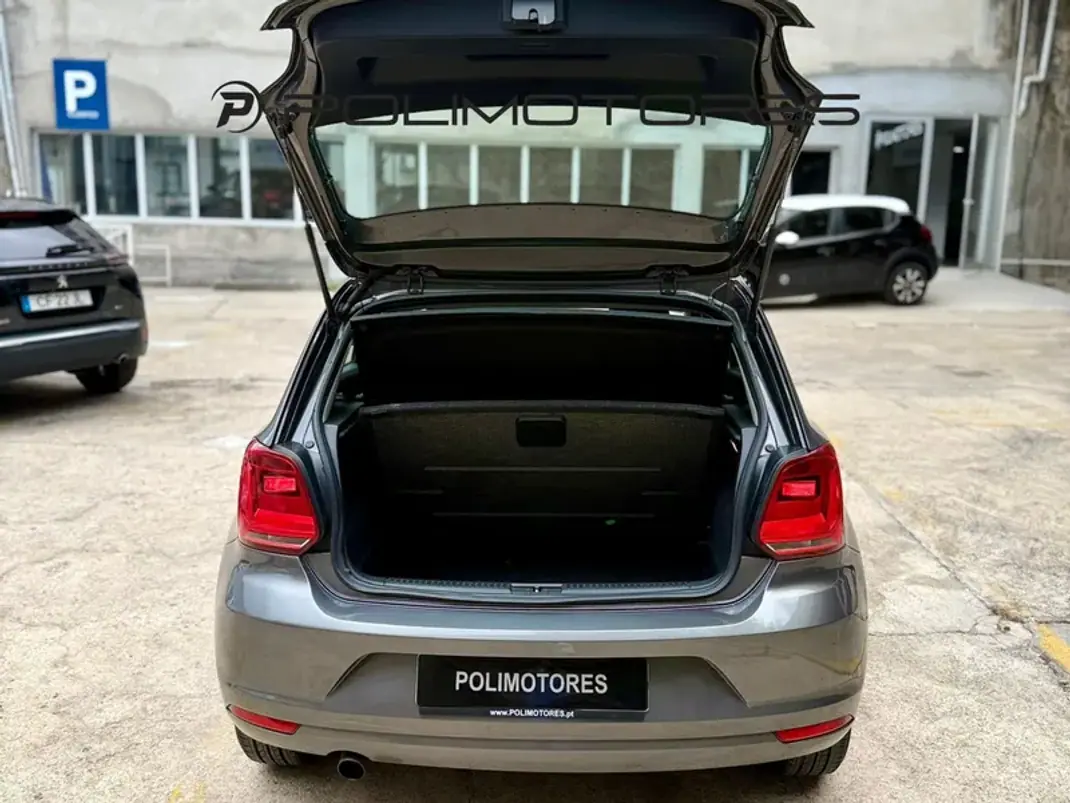 Volkswagen Polo 2017 - 13750 EUR, 50010 km - 50010km - foto 15 de 16