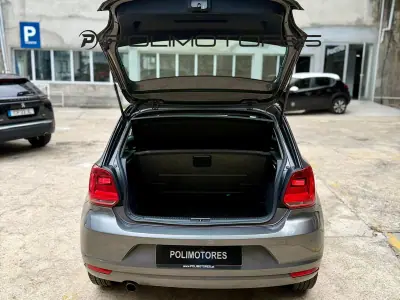 Volkswagen Polo 2017 - 13750 EUR, 50010 km - AUTO.MOTO.pt - 50010km - foto 15 de 16