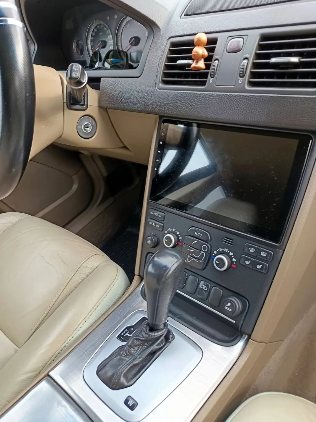 Volvo XC 90 2007 - 14000 EUR, 227500 km - AUTO.MOTO.pt - 227500km - foto 6 de 13