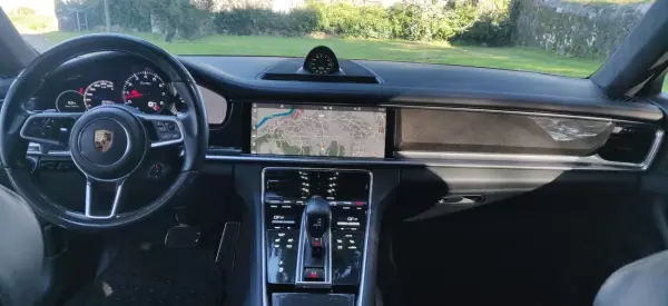 Porsche Panamera 2017 - 76490 EUR, 62500 km - AUTO.MOTO.pt - 62500km - foto 25 de 49