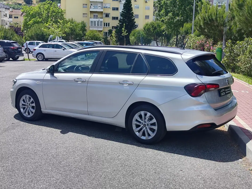 Fiat Tipo Station Wagon 2019 - 10780 EUR, 103800 km - AUTO.MOTO.pt - 103800km - foto 11 de 38