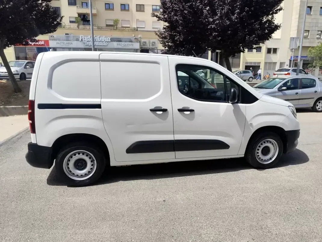 Opel COMBO 2019 - 11980 EUR, 162000 km - AUTO.MOTO.pt - 162000km - foto 19 de 21