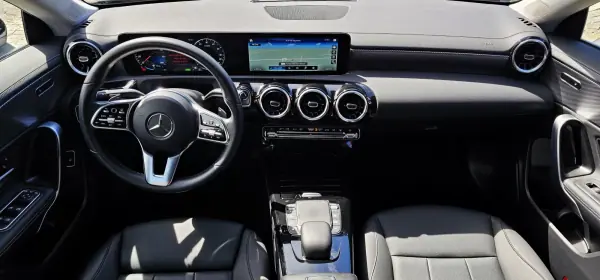 Mercedes-Benz CLA 250 2023 - 31500 EUR, 60000 km - AUTO.MOTO.pt - 60000km - foto 7 de 30