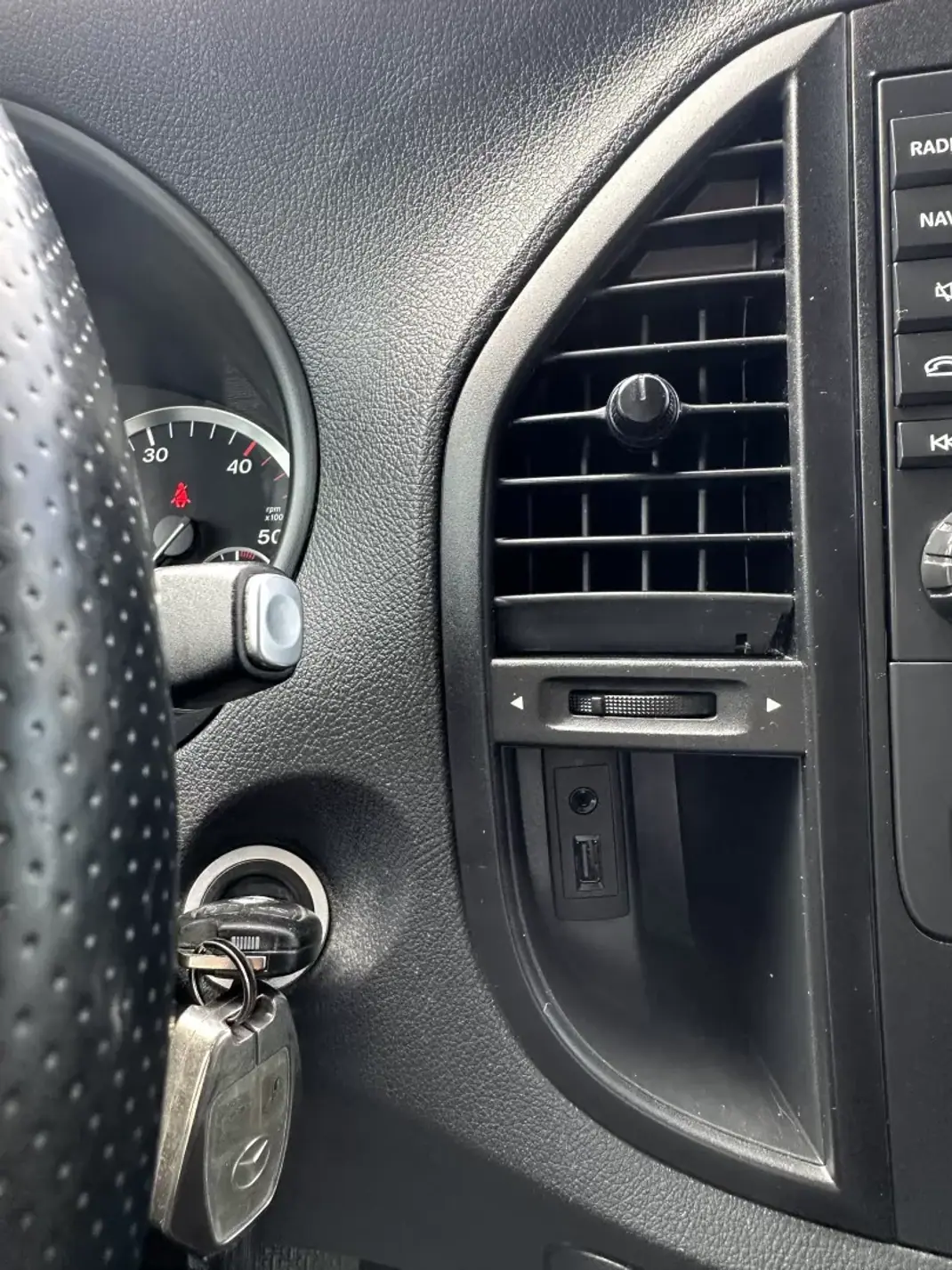 Mercedes-Benz Vito Tourer 2016 - 24900 EUR, 286000 km - 286000km - foto 40 de 54