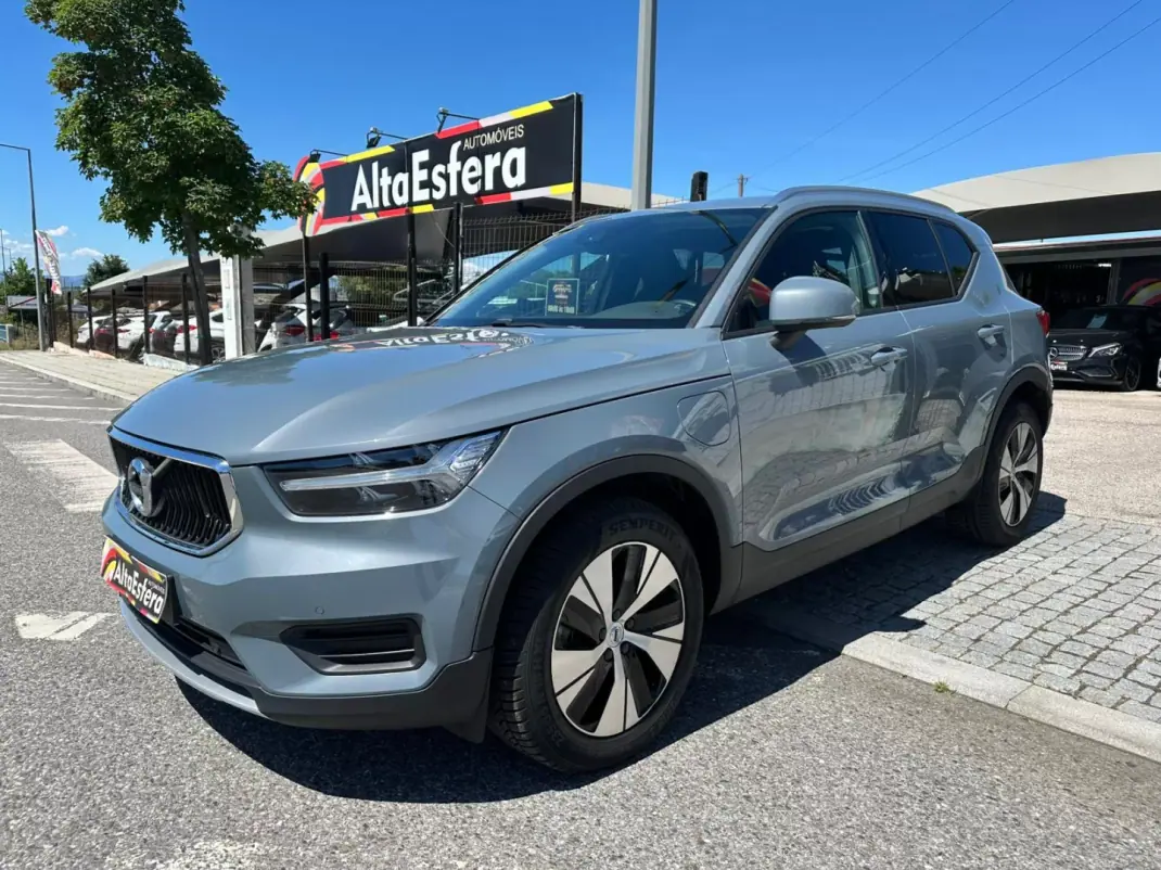 Volvo XC 40 2020 - 29900 EUR, 68976 km - AUTO.MOTO.pt - 68976km - foto 1 de 35