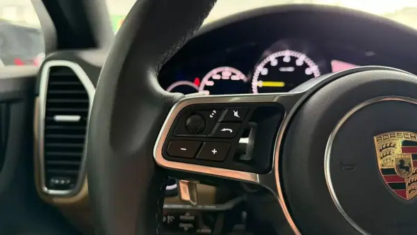 Porsche Cayenne Coupé 2019 - 77990 EUR, 59352 km - AUTO.MOTO.pt - 59352km - foto 17 de 32