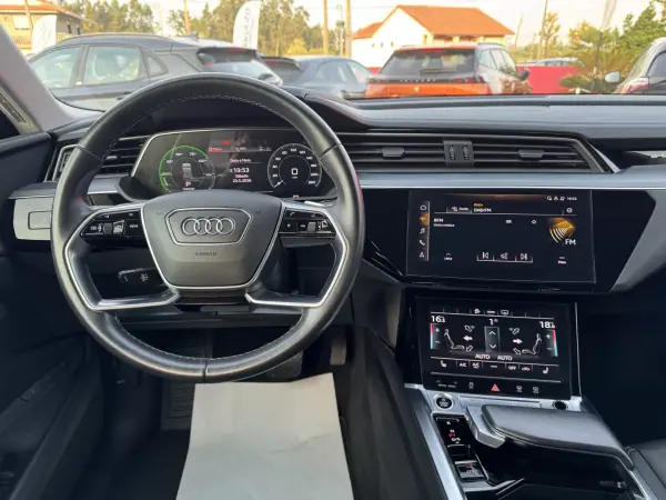Audi e-tron Sportback 2020 - 28900 EUR, 102000 km - AUTO.MOTO.pt - 102000km - foto 9 de 54
