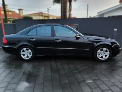 Mercedes-Benz E 220 2005 - 10950 EUR, 175000 km - AUTO.MOTO.pt - 175000km - foto 14 de 43