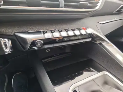 Peugeot 3008 2020 - 19900 EUR, 98000 km - AUTO.MOTO.pt - 98000km - foto 25 de 28