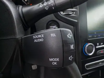 Renault Mégane 2018 - 15990 EUR, 117000 km - AUTO.MOTO.pt - 117000km - foto 23 de 48