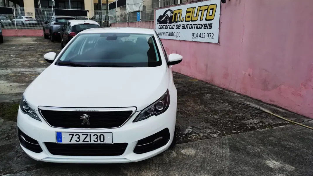 Peugeot 308 2019 - 11999 EUR, 99999 km - AUTO.MOTO.pt - 99999km - foto 2 de 35