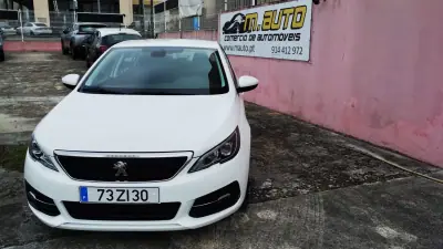 Peugeot 308 2019 - 11999 EUR, 99999 km - AUTO.MOTO.pt - 99999km - foto 2 de 35