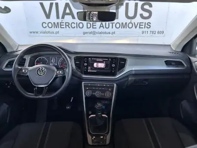 Volkswagen T-Roc 2021 - 24500 EUR, 122000 km - AUTO.MOTO.pt - 122000km - foto 12 de 16