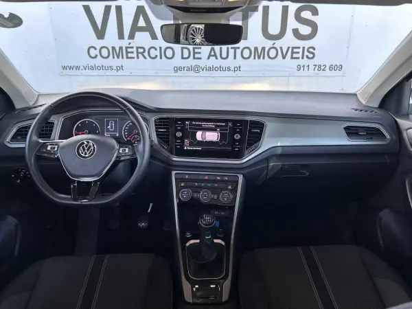 Volkswagen T-Roc 2021 - 24500 EUR, 122000 km - AUTO.MOTO.pt - 122000km - foto 12 de 16