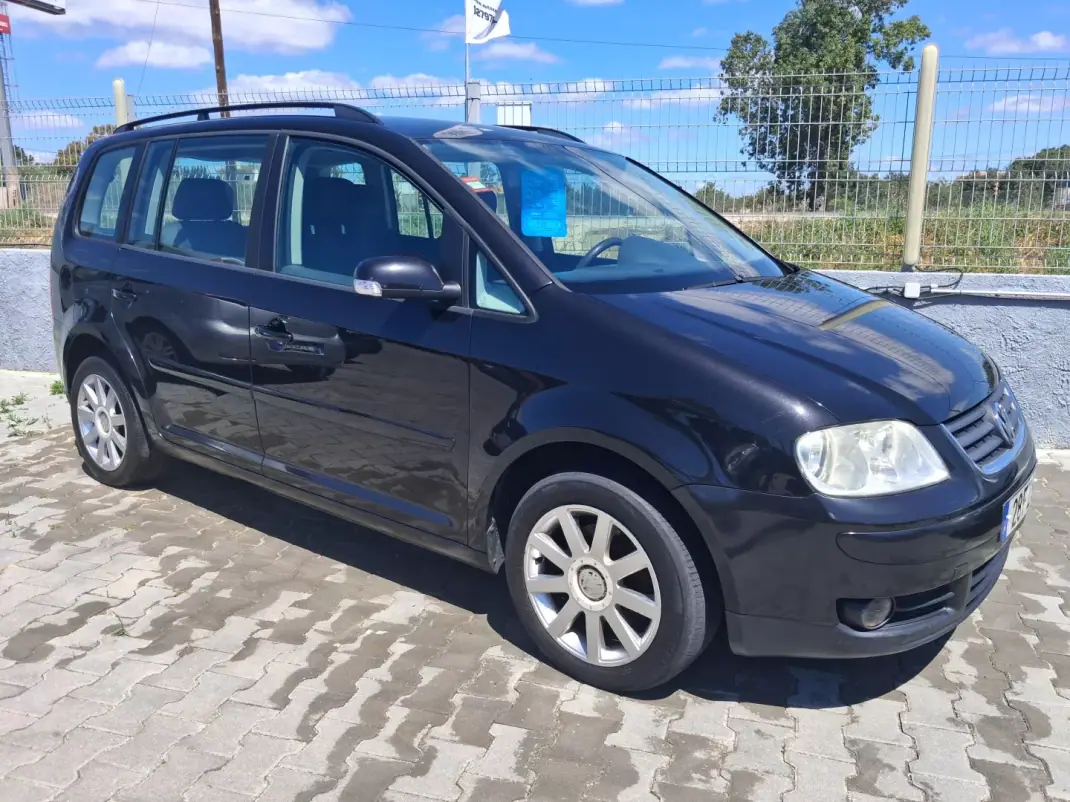 Volkswagen Touran 2005 - 4900 EUR, 247000 km - AUTO.MOTO.pt - 247000km - foto 3 de 12