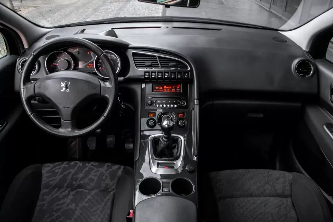 Peugeot 3008 2010 - 7490 EUR, 200623 km - AUTO.MOTO.pt - 200623km - foto 35 de 36