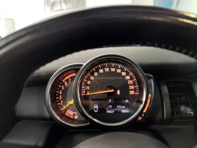 MINI 5 Portas 2017 - 15490 EUR, 76000 km - AUTO.MOTO.pt - 76000km - foto 19 de 27