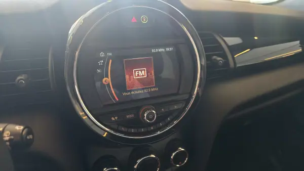MINI Cooper 2019 - 25500 EUR, 96321 km - AUTO.MOTO.pt - 96321km - foto 43 de 53