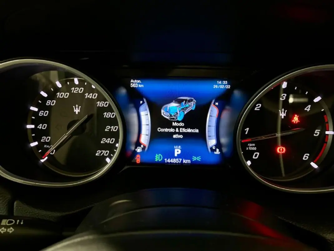 Maserati Levante 2016 - 44500 EUR, 232000 km - AUTO.MOTO.pt - 232000km - foto 22 de 55