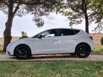 SEAT Leon 2014 - 10990 EUR, 179115 km - AUTO.MOTO.pt - 179115km - foto 9 de 16