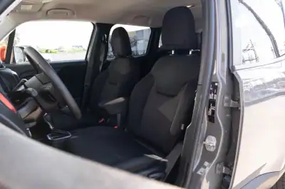 Jeep Renegade 2020 - 27500 EUR, 24000 km - AUTO.MOTO.pt - 24000km - foto 28 de 42