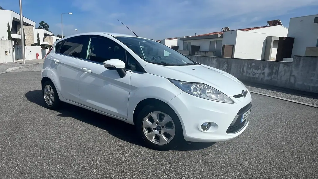Ford Fiesta 2013 - 7450 EUR, 175000 km - AUTO.MOTO.pt - 175000km - foto 2 de 14