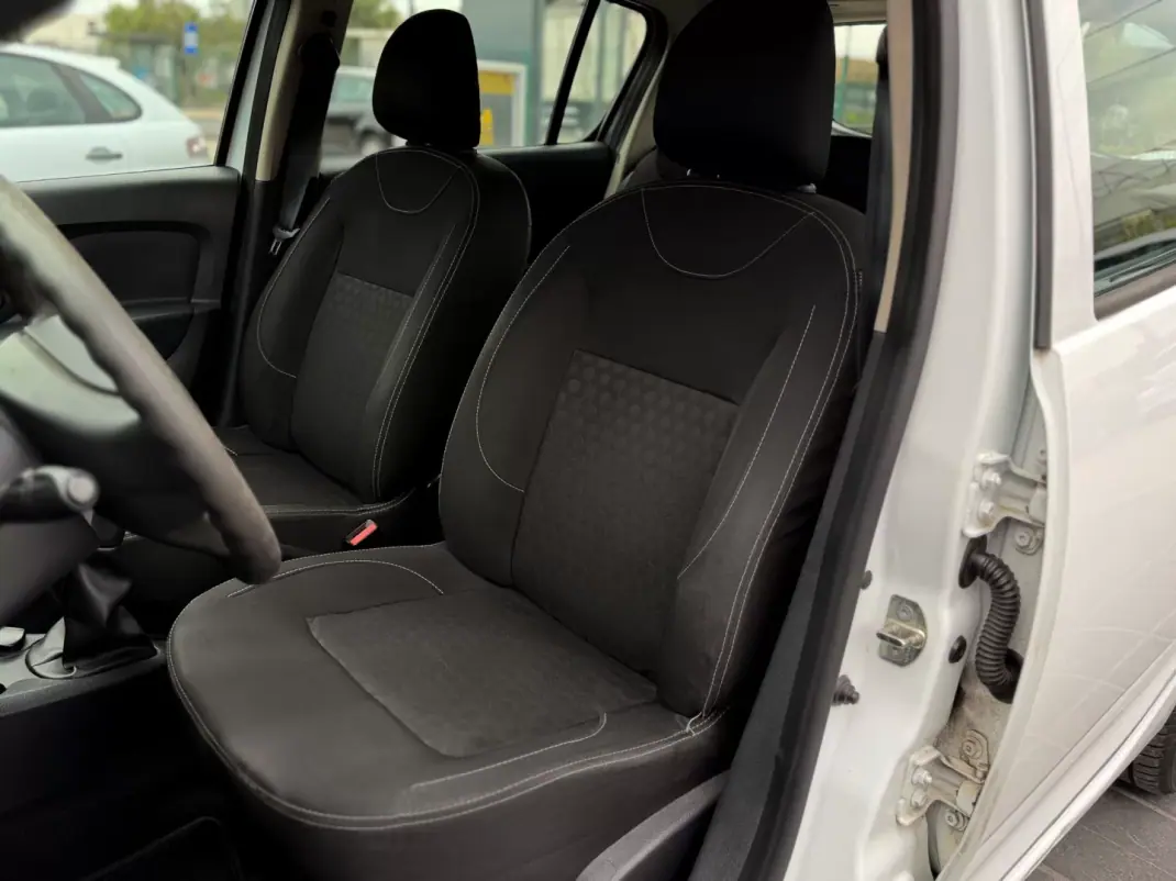 Dacia Sandero 2014 - 7900 EUR, 170000 km - 170000km - foto 11 de 12