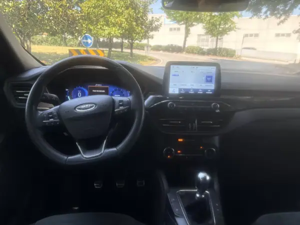 Ford Kuga 2023 - 20500 EUR, 65000 km - AUTO.MOTO.pt - 65000km - foto 3 de 30