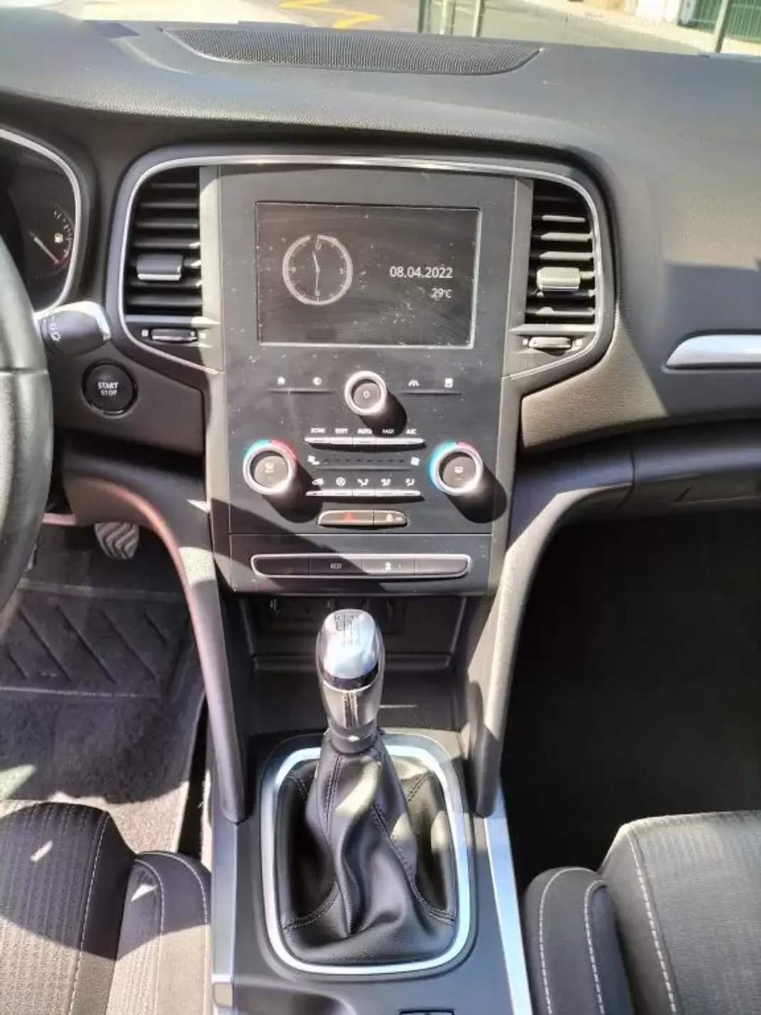 Renault Mégane Sport Tourer 2018 - 15950 EUR, 123820 km - AUTO.MOTO.pt - 123820km - foto 10 de 13