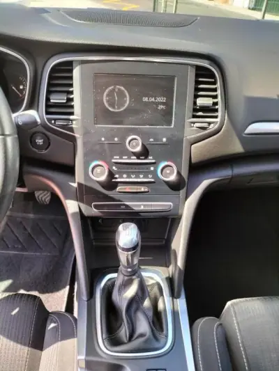 Renault Mégane Sport Tourer 2018 - 15950 EUR, 123820 km - AUTO.MOTO.pt - 123820km - foto 10 de 13