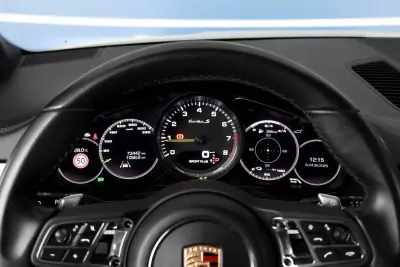 Porsche Cayenne 2020 - 115000 EUR, 74966 km - AUTO.MOTO.pt - 74966km - foto 8 de 26