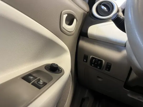 Renault Zoe 2018 - 10990 EUR, 130000 km - AUTO.MOTO.pt - 130000km - foto 32 de 36