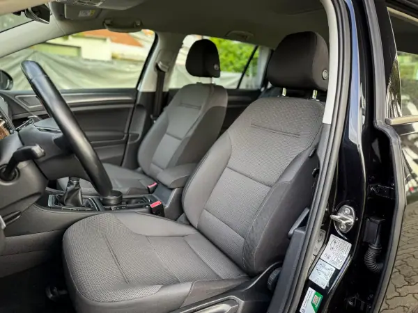 Volkswagen Golf Variant 2019 - 13590 EUR, 180000 km - AUTO.MOTO.pt - 180000km - foto 7 de 12